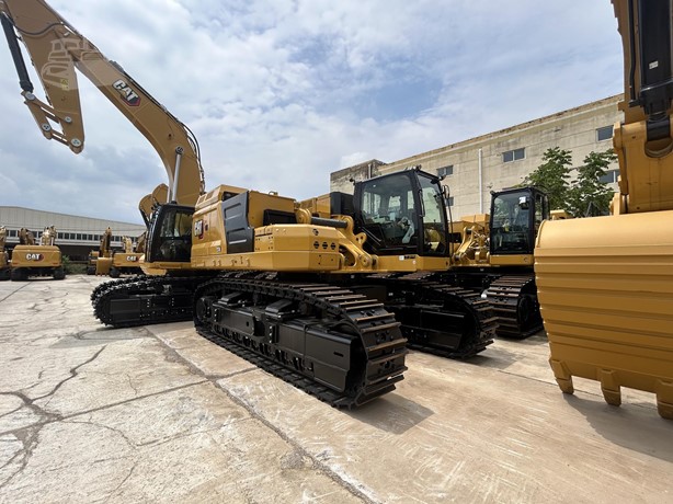 2025 CATERPILLAR 374