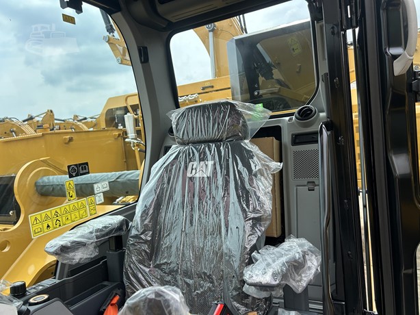 2025 CATERPILLAR 374 - Image 4
