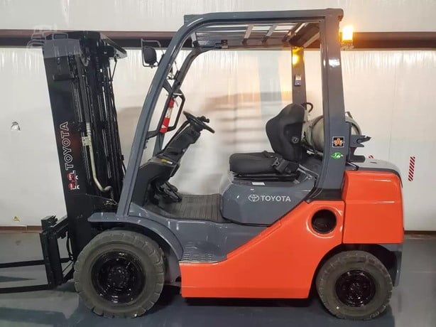 2017 TOYOTA 8FGU25 - Image 2