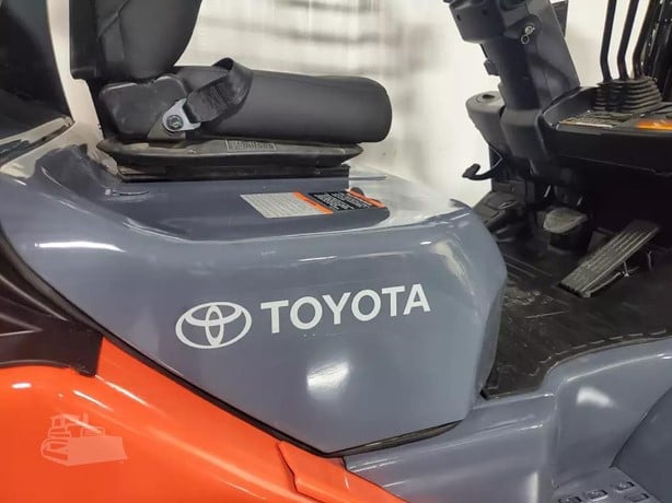 2017 TOYOTA 8FGU25 - Image 3