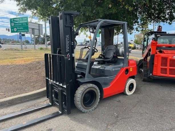 2017 TOYOTA 8FGU25 - Image 2