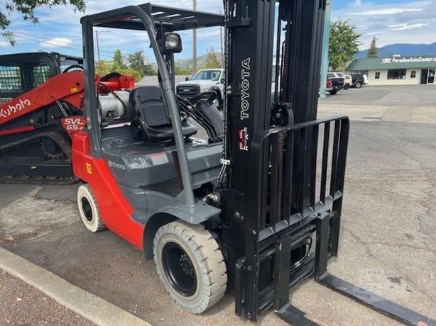 2017 TOYOTA 8FGU25 - Image 3