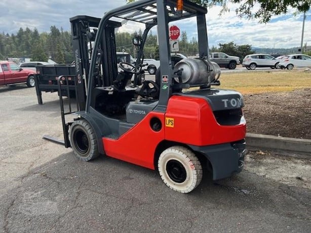 2017 TOYOTA 8FGU25 - Image 5