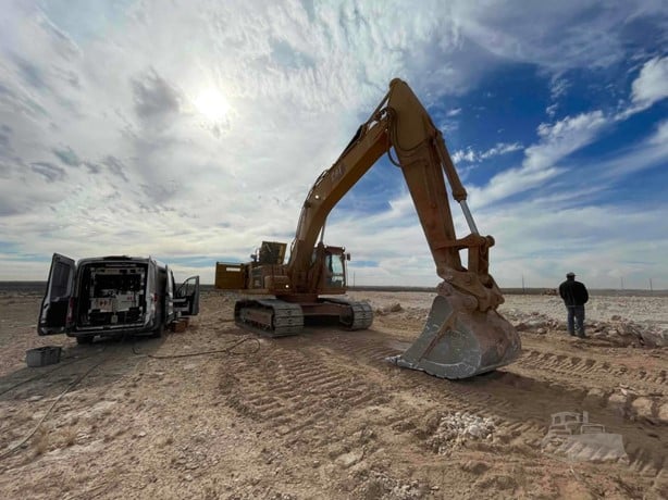 2023 CATERPILLAR 340 - Image 2