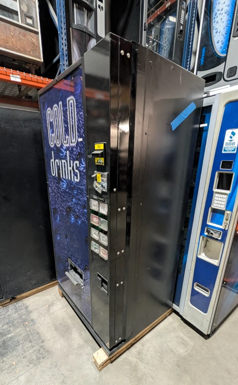Dixie Narco Beverager Vending Machine (With Card Reader) - Image 2