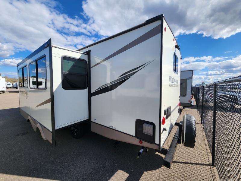 Used 2022 Forest River RV Wildwood Heritage Glen Hyper-Lyte 25RBHL - Image 7