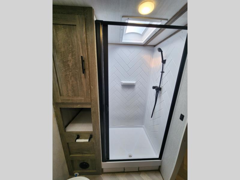 Used 2022 Forest River RV Wildwood Heritage Glen Hyper-Lyte 25RBHL - Image 18