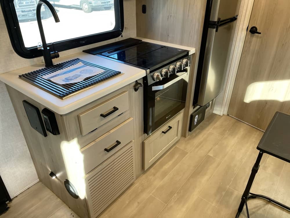 Used 2023 Forest River Flagstaff E-Pro 20FBS - Image 9