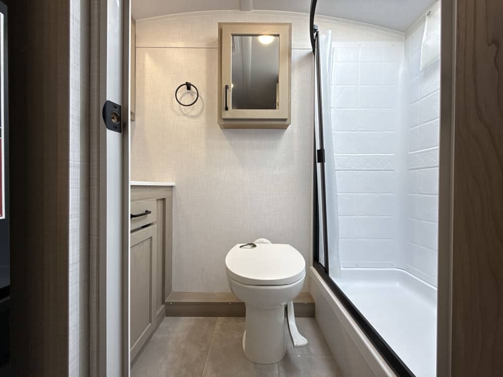 2025 Forest River Rockwood Geo-Pro 20FBS - Image 4