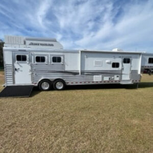 Used 2024 Elite Trailers 8' wide 3 horse side load w/15.6' lq loaded Horse Trailer