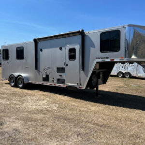 Used 2021 Dixie Star Outlaw 2 horse straight load with 8' living quarters Horse Trailer