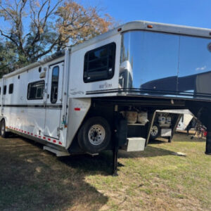 Used 2005 Sundowner 8' wide 4 horse w/ 10' living quarters Horse Trailer