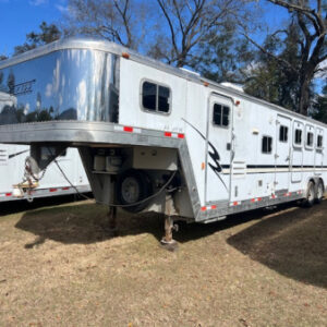 Used 2001 Exiss Trailers 8' wide 4 horse w/ 10' living quarters Horse Trailer
