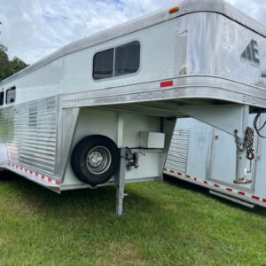 Used 2005 Elite Trailers 2 horse w/7' living quarters and gen. Horse Trailer